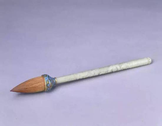 青玉龙纹管珐琅斗提笔，通长31cm，斗径6.5cm。