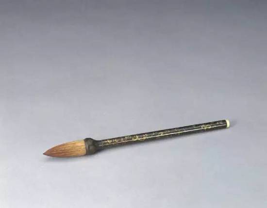 黑漆描金紫檀木管貂毫提笔，清乾隆，通长25cm，管径1.1cm，笔斗长2.2cm。